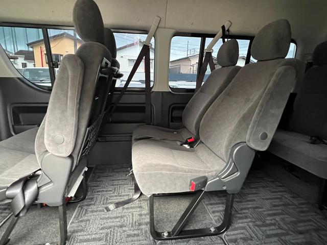ハイエースワゴン ＧＬ　リフトアップ　４ＷＤ　ＲＡＹＳ１６ＡＷ　マッドタイヤ　社外バンパーガード　オーバーフェンダー　社外ＳＤナビ　バックモニター　後席モニター　パワスラ　ＥＴＣ（17枚目）