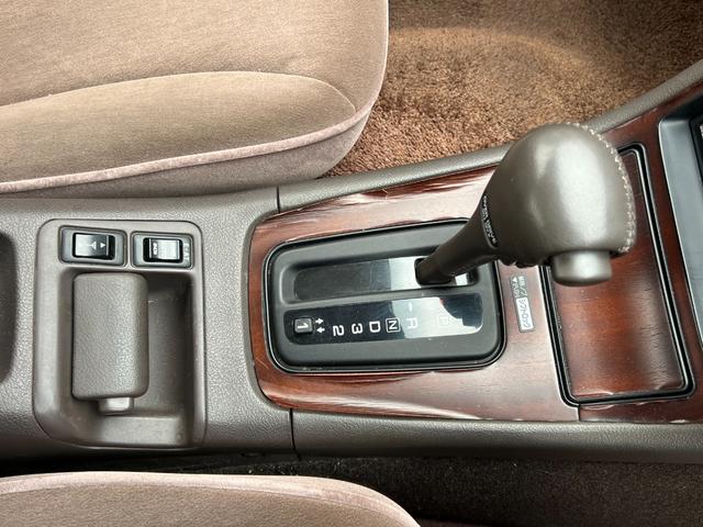 ローレル メダリスト 新品スターシャーク14AW タイヤ 新品社外車高調 純正オーディオ パワーウィンドウ 電格ミラー オートライト(40枚目)