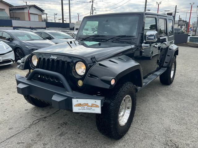 ジープ・ラングラーアンリミテッド スポーツ　社外バンパー　オーバーフェンダー　ＰＲＯＣＯＭＰ１６ＡＷ　マッドタイヤ　社外ＨＤＤナビ　ＥＴＣ　純正サイドカメラ　ＫＩＣＫＥＲスピーカー（3枚目）