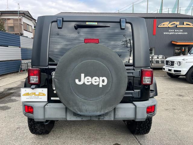 ジープ・ラングラーアンリミテッド スポーツ　社外バンパー　オーバーフェンダー　ＰＲＯＣＯＭＰ１６ＡＷ　マッドタイヤ　社外ＨＤＤナビ　ＥＴＣ　純正サイドカメラ　ＫＩＣＫＥＲスピーカー（5枚目）