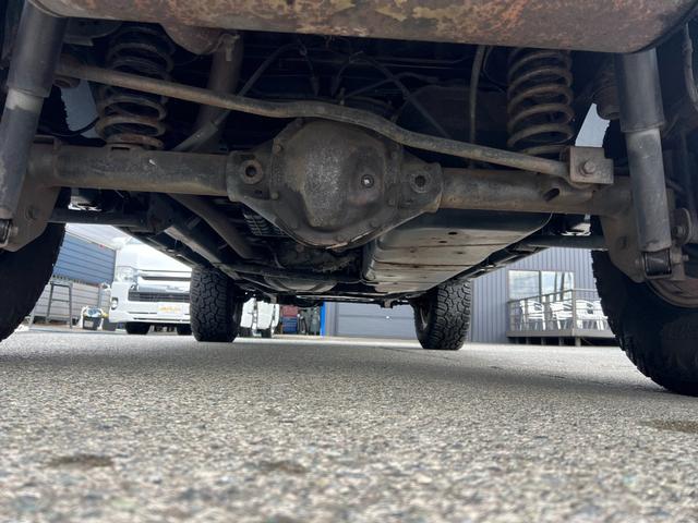 ジープ・ラングラーアンリミテッド スポーツ　社外バンパー　オーバーフェンダー　ＰＲＯＣＯＭＰ１６ＡＷ　マッドタイヤ　社外ＨＤＤナビ　ＥＴＣ　純正サイドカメラ　ＫＩＣＫＥＲスピーカー（34枚目）