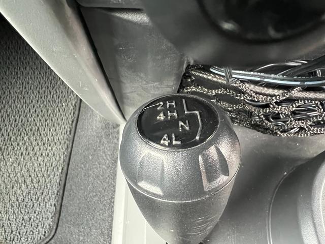 ジープ・ラングラーアンリミテッド スポーツ　社外バンパー　オーバーフェンダー　ＰＲＯＣＯＭＰ１６ＡＷ　マッドタイヤ　社外ＨＤＤナビ　ＥＴＣ　純正サイドカメラ　ＫＩＣＫＥＲスピーカー（41枚目）