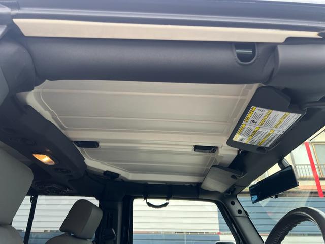 ジープ・ラングラーアンリミテッド スポーツ　社外バンパー　オーバーフェンダー　ＰＲＯＣＯＭＰ１６ＡＷ　マッドタイヤ　社外ＨＤＤナビ　ＥＴＣ　純正サイドカメラ　ＫＩＣＫＥＲスピーカー（48枚目）