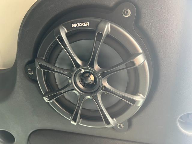 ジープ・ラングラーアンリミテッド スポーツ　社外バンパー　オーバーフェンダー　ＰＲＯＣＯＭＰ１６ＡＷ　マッドタイヤ　社外ＨＤＤナビ　ＥＴＣ　純正サイドカメラ　ＫＩＣＫＥＲスピーカー（50枚目）