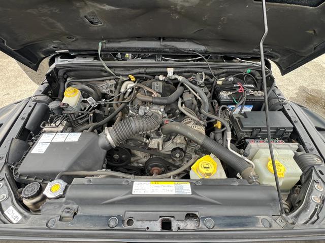 ジープ・ラングラーアンリミテッド スポーツ　社外バンパー　オーバーフェンダー　ＰＲＯＣＯＭＰ１６ＡＷ　マッドタイヤ　社外ＨＤＤナビ　ＥＴＣ　純正サイドカメラ　ＫＩＣＫＥＲスピーカー（52枚目）