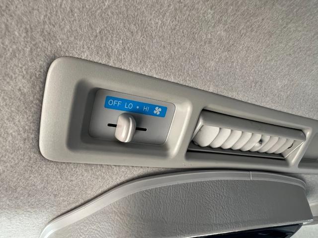 ハイエースワゴン ＧＬ　内装架装　ｉＳｅａｔ２脚　社外エアロ　ＭＫＷ１６ＡＷ　ローダウン　社外ＳＤナビ　バックモニター　１０．１型後席モニター　ＥＴＣ　パワスラ　前後式ドラレコ（62枚目）