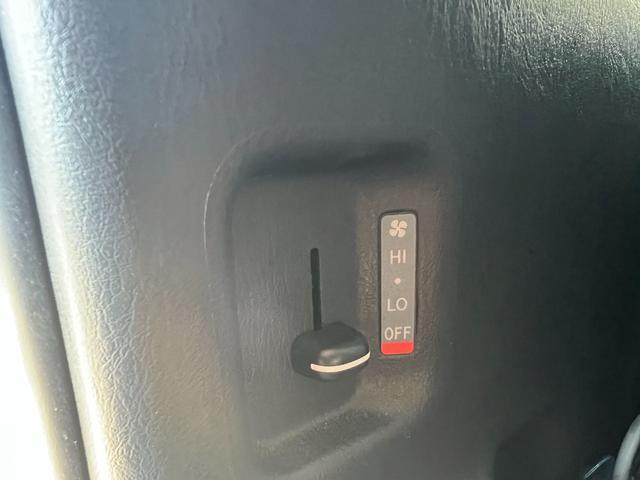 ハイエースワゴン ＧＬ　内装架装　ｉＳｅａｔ２脚　社外エアロ　ＭＫＷ１６ＡＷ　ローダウン　社外ＳＤナビ　バックモニター　１０．１型後席モニター　ＥＴＣ　パワスラ　前後式ドラレコ（63枚目）