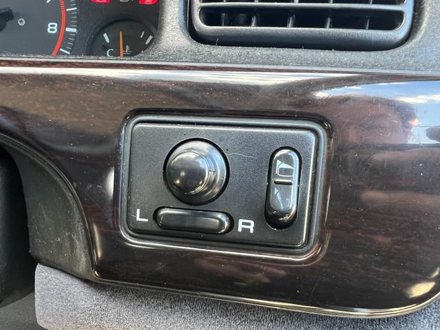 ローレル メダリスト ワンオーナー 純正5速MT Fスポイラー 新品スターシャーク14AW 社外車高調 社外ポータブルナビ オーディオ ETC パワーウィンドウ(46枚目)