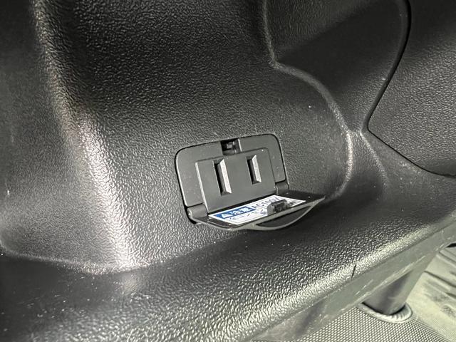 ハイエースワゴン ＧＬ　内装架装　ベッドキット　社外１８ＡＷ　オーバーフェンダー　ローダウン　社外テール　社外１１型ナビ　バックモニター　１０．２型後席モニター　ドラレコ付デジタルインナーミラー　ＥＴＣ　パワスラ社外レーダー（63枚目）