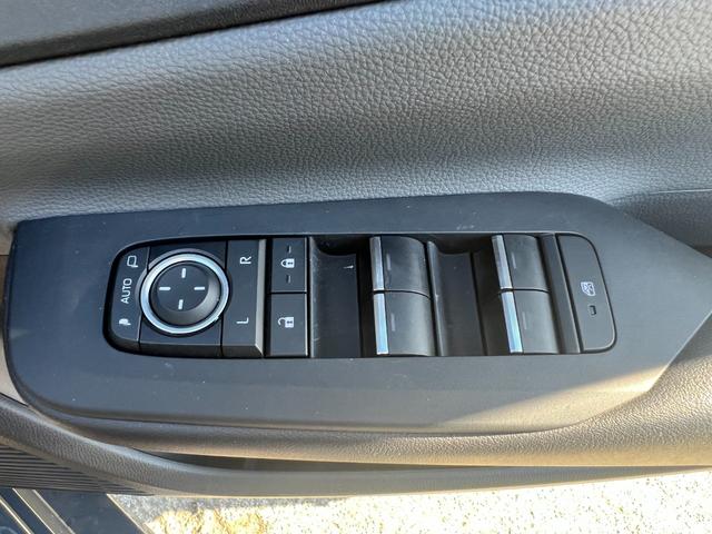 プリウス G 純正8型ディスプレイナビ パノラミックビューモニター ビルトインETC2.0 プリクラッシュセーフティ BSM SEA クリアランスソナー レーンディパーチャーアラート 前席シートヒーター クルコン(49枚目)