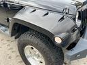 ジープ・ラングラーアンリミテッド スポーツ　社外バンパー　オーバーフェンダー　ＰＲＯＣＯＭＰ１６ＡＷ　マッドタイヤ　社外ＨＤＤナビ　ＥＴＣ　純正サイドカメラ　ＫＩＣＫＥＲスピーカー（8枚目）