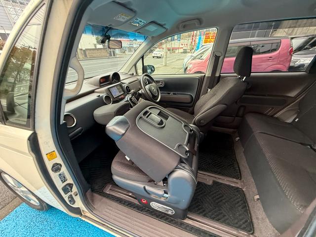 ポルテ Ｆ　プッシュスタート　ナビゲーション　地デジＴＶ　パワースライドドア　バックモニター　ステアリングリモコン　ＥＴＣ　ウィンカーミラー　ドライブレコーダ　コーナーセンサー　取説・保証書　実走行１万キロ台（9枚目）