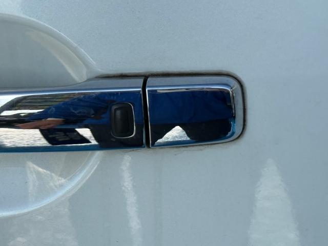 セレナ ハイウェイスター Vセレクション プッシュスタート ナビゲーション 地デジTV 両側パワースライドドア キセノンライト バックモニター クルーズコントロール(6枚目)