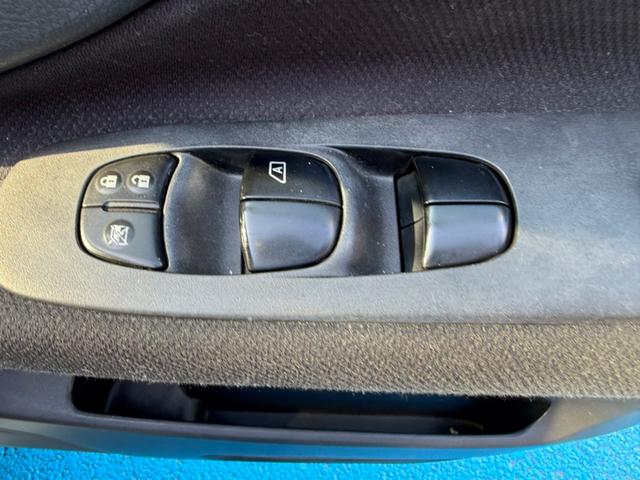 セレナ ハイウェイスター Vセレクション プッシュスタート ナビゲーション 地デジTV 両側パワースライドドア キセノンライト バックモニター クルーズコントロール(51枚目)