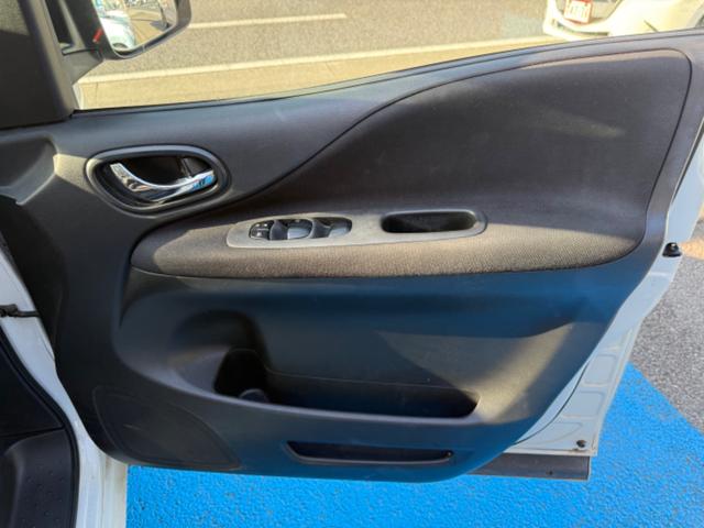 セレナ ハイウェイスター Vセレクション プッシュスタート ナビゲーション 地デジTV 両側パワースライドドア キセノンライト バックモニター クルーズコントロール(72枚目)