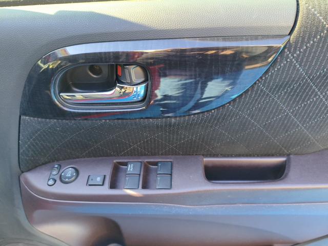 Ｎ－ＯＮＥ プレミアム・Ｌパッケージ　プッシュスタート　ツートンカラースタイル　アルミ　フォグランプ　車検８年１１月　取説　保証書　実走行４万キロ台（22枚目）