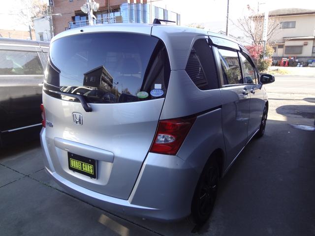 フリード Ｇ　ジャストセレクション　純正ナビ　ＴＶ　後席モニター　キーレス　バックカメラ　ＥＴＣ　片側パワースライド（8枚目）