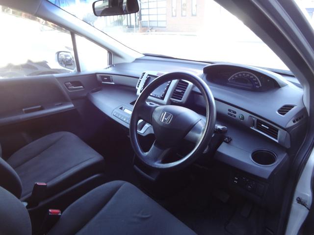 フリード Ｇ　ジャストセレクション　純正ナビ　ＴＶ　後席モニター　キーレス　バックカメラ　ＥＴＣ　片側パワースライド（19枚目）