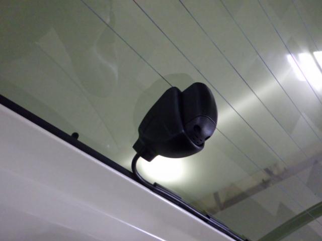 【リアドライブレコーダー】後方からのあおり運転や、万が一の事故にあった場合でも、ドライブレコーダーがその瞬間の映像を記録しています！事故だけでなく、楽しいお出かけの風景なども録画してくれています。