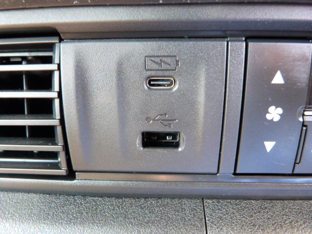 N-BOXカスタム ターボコーディネートスタイル 当社試乗車 禁煙車 純正8インチナビ USB接続 iPod対応 Bluetooth接続 フルセグTV LEDライト ETC2.0 両側電動ドア Rカメラ クルコン スマートキ- パワーステアリング(12枚目)