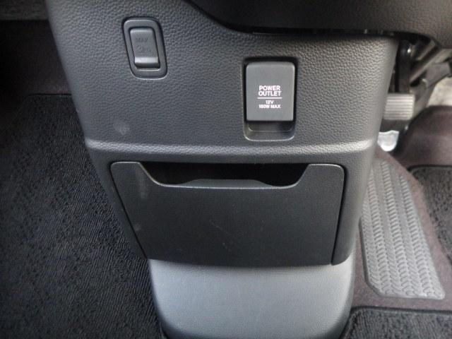 N-BOXカスタム Lターボ 禁煙車 8インチナビ CD/DVD再生 USB接続 SD Bluetooth接続 iPod フルセグTV LEDライト バックカメラ ETC 地デジチューナー 衝突軽減ブレーキサポート 1オーナー(9枚目)