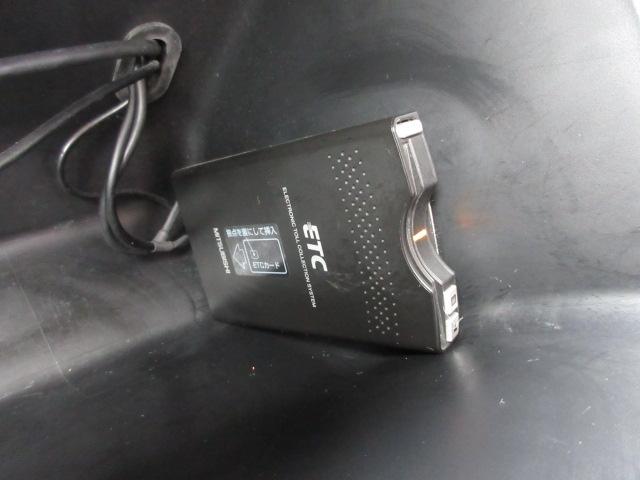 ステップワゴン GEセレクション 禁煙 カロッツェリアナビ Rカメラ 両側電動ドア Bluetooth ミュージックサーバー アイドリングストップ 横滑防止装置 デュアルエアバッグ 三列シート キーレスエントリーキー ワンオーナー車(5枚目)