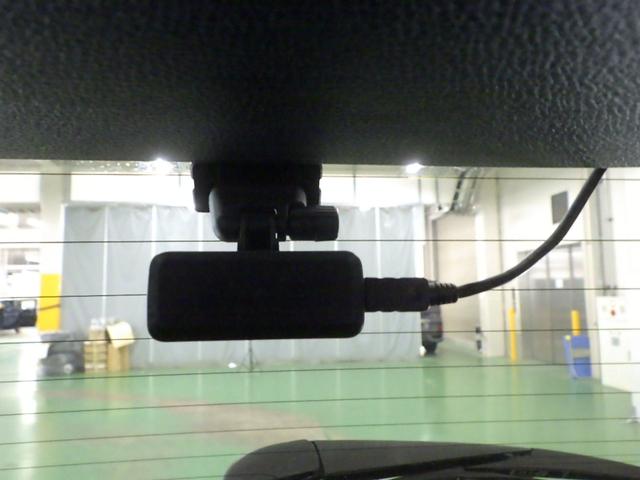 カローラクロス ハイブリッドＧ　禁煙車　８インチコネクトディスプレイオーディオ　ＵＳＢ接続　Ｂｌｕｅｔｏｏｔｈ接続　ＡＭ／ＦＭ　衝突被害軽減ブレーキ　クルコン　盗難防止システム　キーレス　ドライブレコーダー　バックモニター　ＬＥＤ（4枚目）