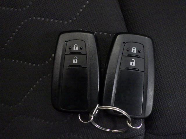 カローラクロス ハイブリッドＧ　禁煙車　８インチコネクトディスプレイオーディオ　ＵＳＢ接続　Ｂｌｕｅｔｏｏｔｈ接続　ＡＭ／ＦＭ　衝突被害軽減ブレーキ　クルコン　盗難防止システム　キーレス　ドライブレコーダー　バックモニター　ＬＥＤ（16枚目）