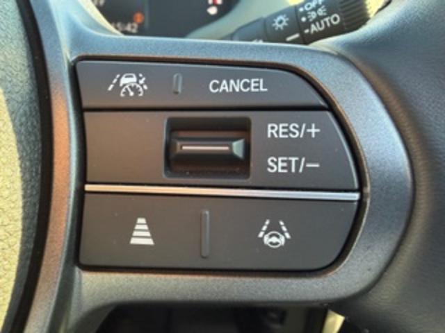 フリード クロスター 禁煙車 9インチナビ フルセグTV USB接続 Bluetooth接続 AppleCarPlay AndroidAuto フロントドラレコ LEDライト ETC ECONモード 地デジフルセグ ESC(14枚目)