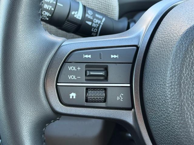 フリード e:HEVエアーEX 禁煙車 11.4インチナビ マルチビューカメラ USB接続 フルセグTV Bluetooth接続 ミュージックラック iPod リヤカメラ ブラインドスポット 360°カメラ 衝突軽減システム ソナー(16枚目)