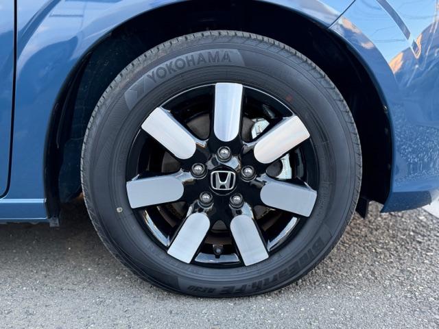 フリード e:HEVエアーEX 禁煙車 11.4インチナビ マルチビューカメラ USB接続 フルセグTV Bluetooth接続 ミュージックラック iPod リヤカメラ ブラインドスポット 360°カメラ 衝突軽減システム ソナー(18枚目)