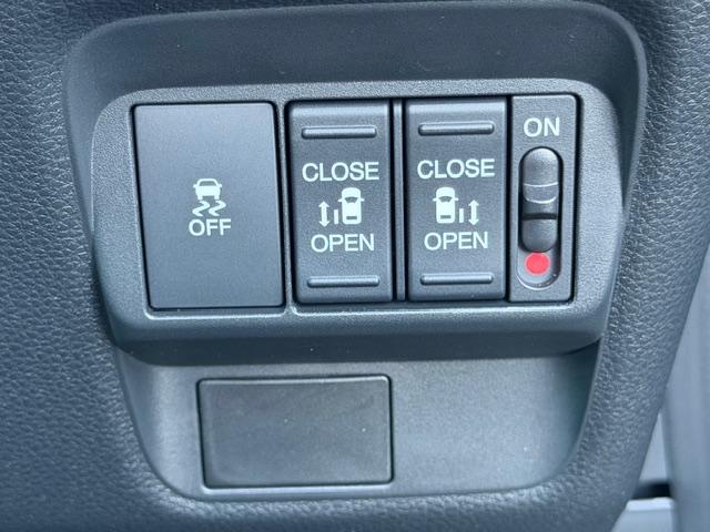 フリード e:HEVエアーEX 禁煙車 11.4インチナビ マルチビューカメラ USB接続 フルセグTV Bluetooth接続 ミュージックラック iPod リヤカメラ ブラインドスポット 360°カメラ 衝突軽減システム ソナー(22枚目)