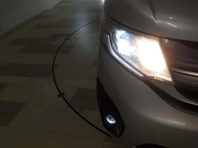 ＬＥＤヘッドライト！省電力で明るく遠くまで照らし、夜道や雨天時などの安心感を高めます☆点灯の瞬間から光量を放つＬＥＤの特性により、トンネルへの進入直後などでも安心感のある視界を提供します！