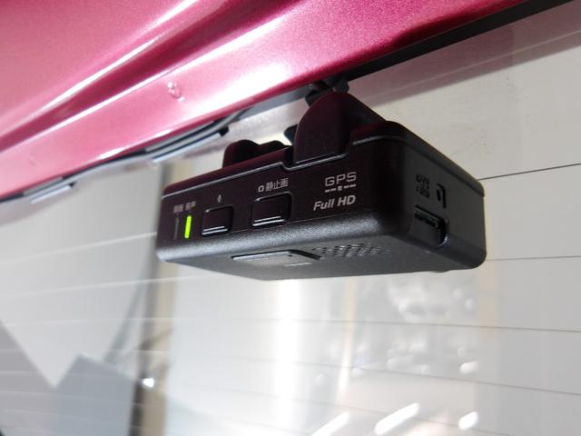 フィット １３Ｇ・Ｓホンダセンシング　純正７インチナビ　バックカメラ　ＣＤ／ＤＶＤ再生　フルセグＴＶ　ＵＢＳ接続　Ｂｌｕｅｔｏｏｔｈ接続　ｉＰｏｄ　前後ドラレコ　アームレストコンソール　ＬＥＤライト　ＥＴＣ　ワンオーナー車　リヤカメラ（4枚目）