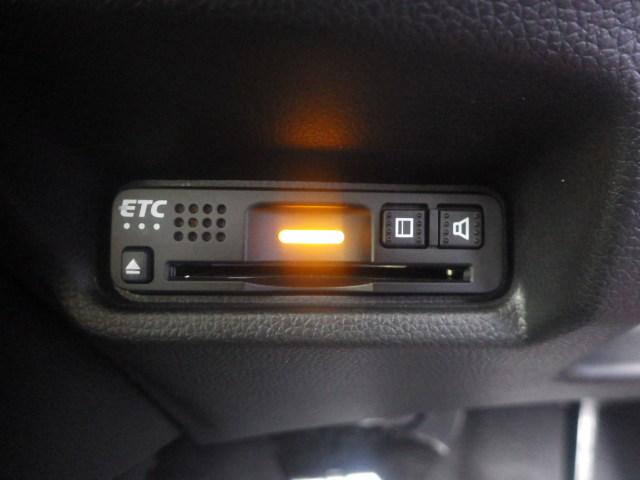 フィット １３Ｇ・Ｓホンダセンシング　純正７インチナビ　バックカメラ　ＣＤ／ＤＶＤ再生　フルセグＴＶ　ＵＢＳ接続　Ｂｌｕｅｔｏｏｔｈ接続　ｉＰｏｄ　前後ドラレコ　アームレストコンソール　ＬＥＤライト　ＥＴＣ　ワンオーナー車　リヤカメラ（5枚目）