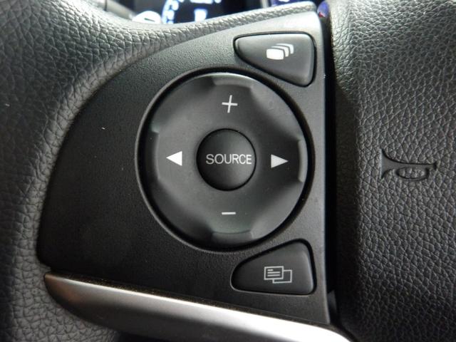 フィット １３Ｇ・Ｓホンダセンシング　純正７インチナビ　バックカメラ　ＣＤ／ＤＶＤ再生　フルセグＴＶ　ＵＢＳ接続　Ｂｌｕｅｔｏｏｔｈ接続　ｉＰｏｄ　前後ドラレコ　アームレストコンソール　ＬＥＤライト　ＥＴＣ　ワンオーナー車　リヤカメラ（7枚目）