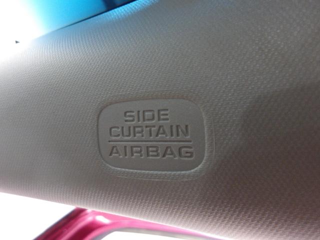 フィット １３Ｇ・Ｓホンダセンシング　純正７インチナビ　バックカメラ　ＣＤ／ＤＶＤ再生　フルセグＴＶ　ＵＢＳ接続　Ｂｌｕｅｔｏｏｔｈ接続　ｉＰｏｄ　前後ドラレコ　アームレストコンソール　ＬＥＤライト　ＥＴＣ　ワンオーナー車　リヤカメラ（10枚目）