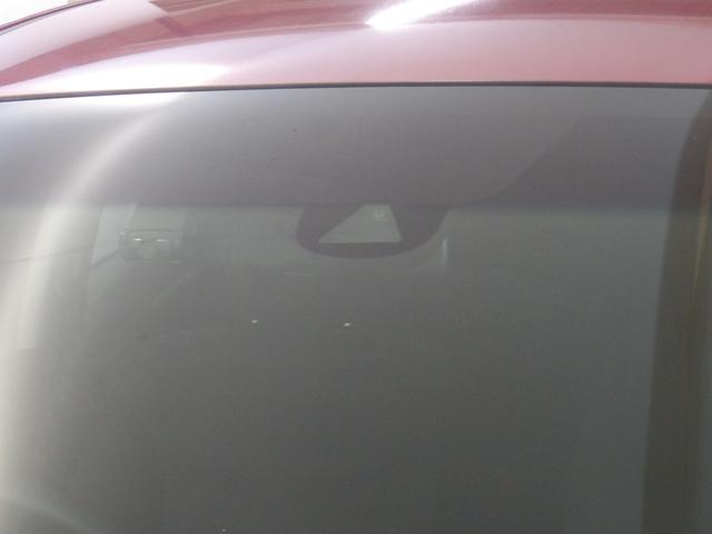 フィット １３Ｇ・Ｓホンダセンシング　純正７インチナビ　バックカメラ　ＣＤ／ＤＶＤ再生　フルセグＴＶ　ＵＢＳ接続　Ｂｌｕｅｔｏｏｔｈ接続　ｉＰｏｄ　前後ドラレコ　アームレストコンソール　ＬＥＤライト　ＥＴＣ　ワンオーナー車　リヤカメラ（11枚目）