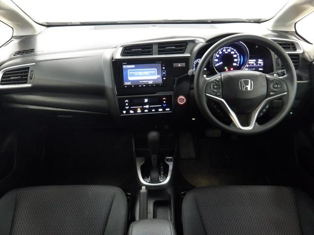 フィット １３Ｇ・Ｓホンダセンシング　純正７インチナビ　バックカメラ　ＣＤ／ＤＶＤ再生　フルセグＴＶ　ＵＢＳ接続　Ｂｌｕｅｔｏｏｔｈ接続　ｉＰｏｄ　前後ドラレコ　アームレストコンソール　ＬＥＤライト　ＥＴＣ　ワンオーナー車　リヤカメラ（12枚目）