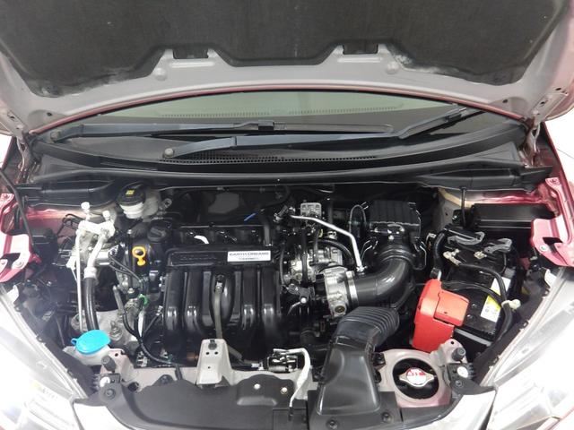 フィット １３Ｇ・Ｓホンダセンシング　純正７インチナビ　バックカメラ　ＣＤ／ＤＶＤ再生　フルセグＴＶ　ＵＢＳ接続　Ｂｌｕｅｔｏｏｔｈ接続　ｉＰｏｄ　前後ドラレコ　アームレストコンソール　ＬＥＤライト　ＥＴＣ　ワンオーナー車　リヤカメラ（16枚目）