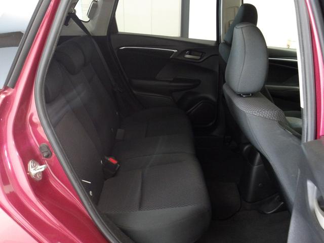 フィット １３Ｇ・Ｓホンダセンシング　純正７インチナビ　バックカメラ　ＣＤ／ＤＶＤ再生　フルセグＴＶ　ＵＢＳ接続　Ｂｌｕｅｔｏｏｔｈ接続　ｉＰｏｄ　前後ドラレコ　アームレストコンソール　ＬＥＤライト　ＥＴＣ　ワンオーナー車　リヤカメラ（19枚目）