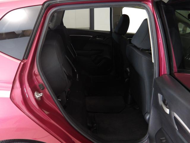 フィット １３Ｇ・Ｓホンダセンシング　純正７インチナビ　バックカメラ　ＣＤ／ＤＶＤ再生　フルセグＴＶ　ＵＢＳ接続　Ｂｌｕｅｔｏｏｔｈ接続　ｉＰｏｄ　前後ドラレコ　アームレストコンソール　ＬＥＤライト　ＥＴＣ　ワンオーナー車　リヤカメラ（20枚目）