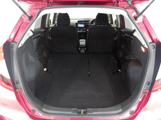 フィット １３Ｇ・Ｓホンダセンシング　純正７インチナビ　バックカメラ　ＣＤ／ＤＶＤ再生　フルセグＴＶ　ＵＢＳ接続　Ｂｌｕｅｔｏｏｔｈ接続　ｉＰｏｄ　前後ドラレコ　アームレストコンソール　ＬＥＤライト　ＥＴＣ　ワンオーナー車　リヤカメラ（23枚目）