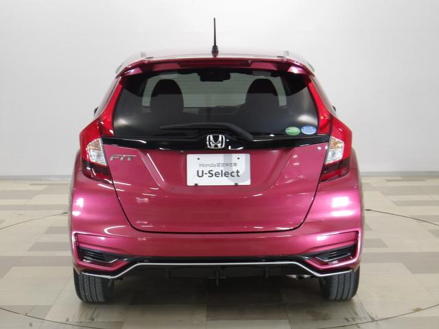 フィット １３Ｇ・Ｓホンダセンシング　純正７インチナビ　バックカメラ　ＣＤ／ＤＶＤ再生　フルセグＴＶ　ＵＢＳ接続　Ｂｌｕｅｔｏｏｔｈ接続　ｉＰｏｄ　前後ドラレコ　アームレストコンソール　ＬＥＤライト　ＥＴＣ　ワンオーナー車　リヤカメラ（28枚目）