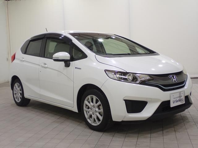 フィットハイブリッド Ｌパッケージ　１オーナ　禁煙　サイドエアバック　ＤＶＤ再生　ＬＥＤ　ＥＣＯＮ　バックカメラ　オートクルーズコントロール　ＥＴＣ　ＥＳＣ　ＡＵＴＯエアコン　ＡＢＳ　運転席助手席エアバッグ　キーフリー（3枚目）