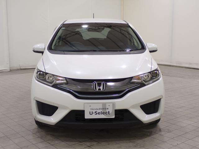 フィットハイブリッド Ｌパッケージ　１オーナ　禁煙　サイドエアバック　ＤＶＤ再生　ＬＥＤ　ＥＣＯＮ　バックカメラ　オートクルーズコントロール　ＥＴＣ　ＥＳＣ　ＡＵＴＯエアコン　ＡＢＳ　運転席助手席エアバッグ　キーフリー（5枚目）