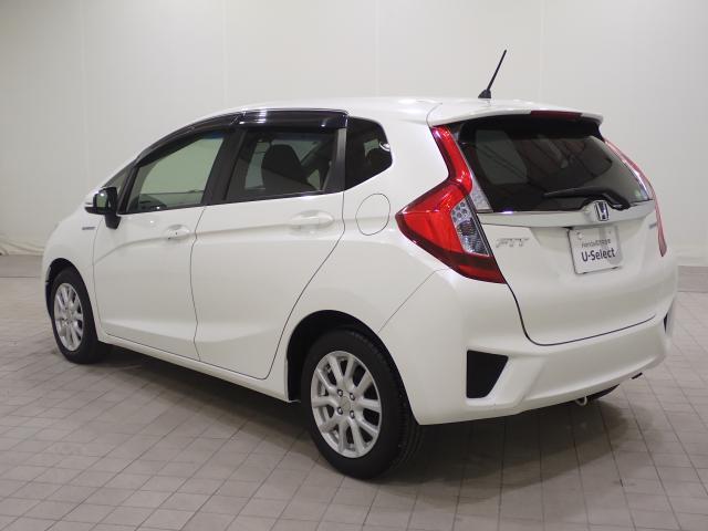 フィットハイブリッド Ｌパッケージ　１オーナ　禁煙　サイドエアバック　ＤＶＤ再生　ＬＥＤ　ＥＣＯＮ　バックカメラ　オートクルーズコントロール　ＥＴＣ　ＥＳＣ　ＡＵＴＯエアコン　ＡＢＳ　運転席助手席エアバッグ　キーフリー（6枚目）