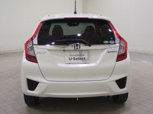 フィットハイブリッド Ｌパッケージ　１オーナ　禁煙　サイドエアバック　ＤＶＤ再生　ＬＥＤ　ＥＣＯＮ　バックカメラ　オートクルーズコントロール　ＥＴＣ　ＥＳＣ　ＡＵＴＯエアコン　ＡＢＳ　運転席助手席エアバッグ　キーフリー（7枚目）