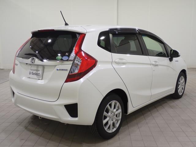 フィットハイブリッド Ｌパッケージ　１オーナ　禁煙　サイドエアバック　ＤＶＤ再生　ＬＥＤ　ＥＣＯＮ　バックカメラ　オートクルーズコントロール　ＥＴＣ　ＥＳＣ　ＡＵＴＯエアコン　ＡＢＳ　運転席助手席エアバッグ　キーフリー（8枚目）