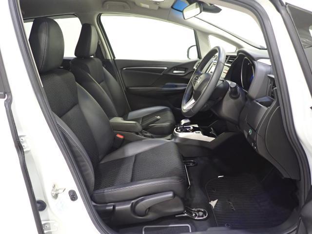 フィットハイブリッド Ｌパッケージ　１オーナ　禁煙　サイドエアバック　ＤＶＤ再生　ＬＥＤ　ＥＣＯＮ　バックカメラ　オートクルーズコントロール　ＥＴＣ　ＥＳＣ　ＡＵＴＯエアコン　ＡＢＳ　運転席助手席エアバッグ　キーフリー（9枚目）